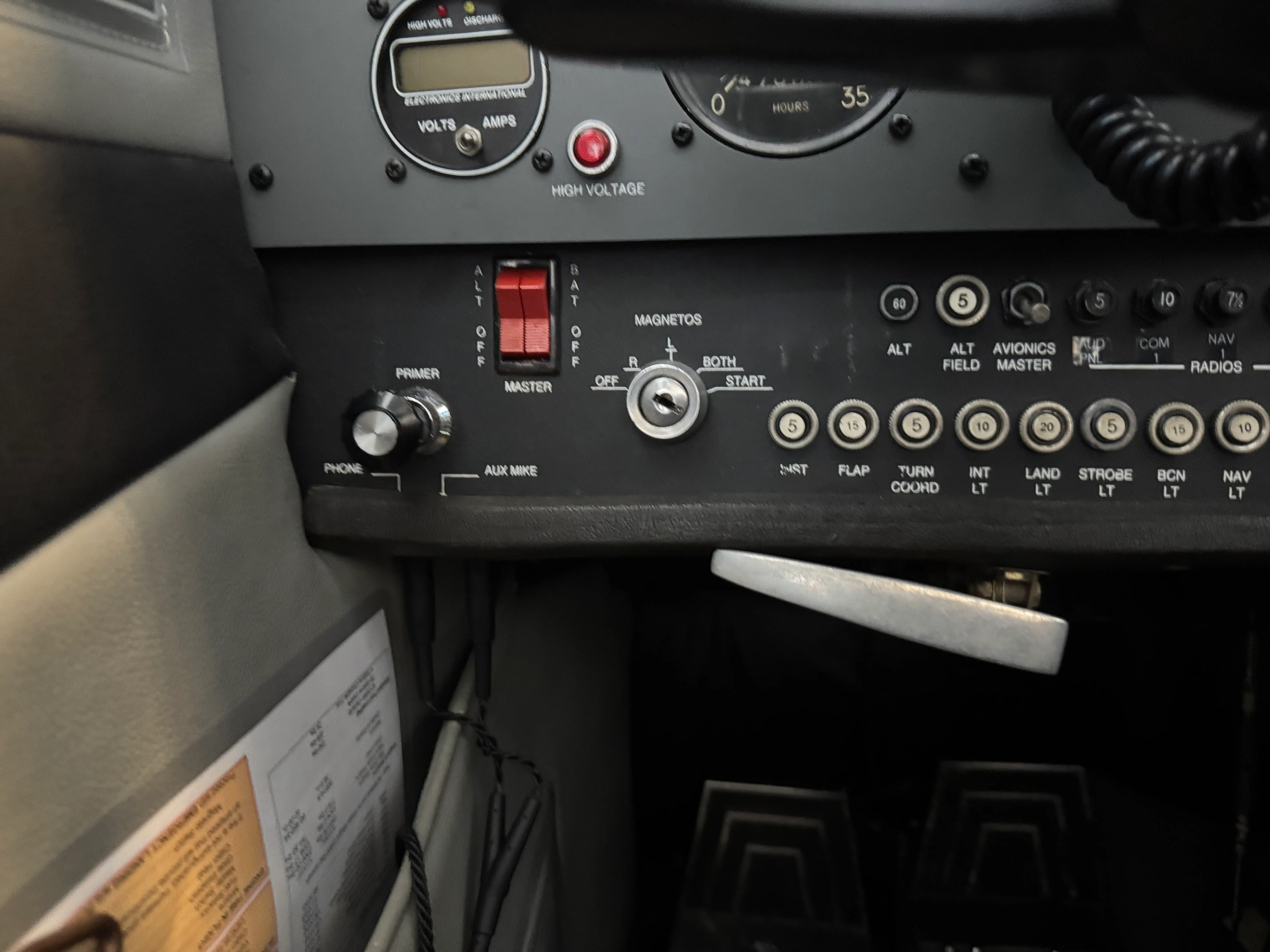 Cessna 172 panel and training aircraft detail